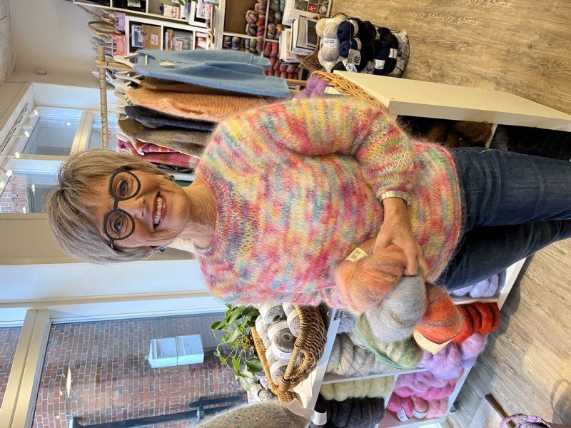 salg af Anemone Sweaters