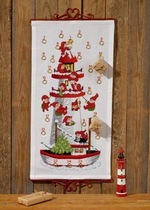 salg af Permin julekalender med Fyrtårn og båd måler 35 x 68 cm.